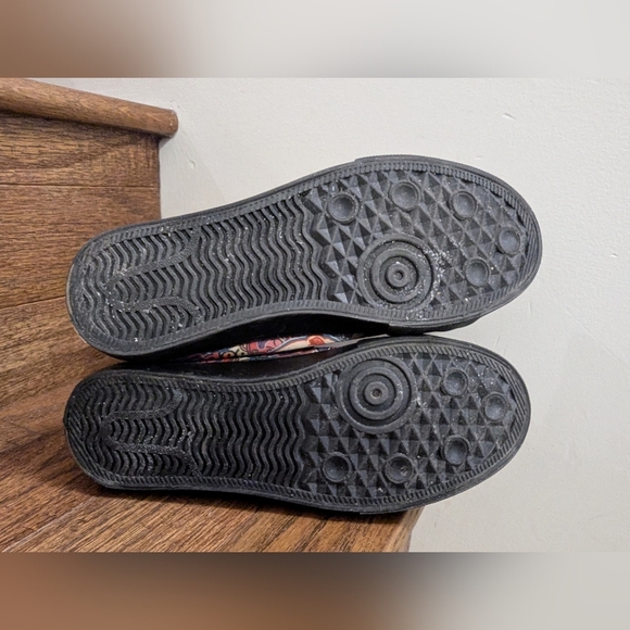 Limited edition Rugrats sneakers Black Women's or youth size 5 - Picture 6 of 7